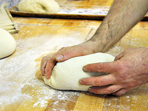 Der Teig wird geknetet